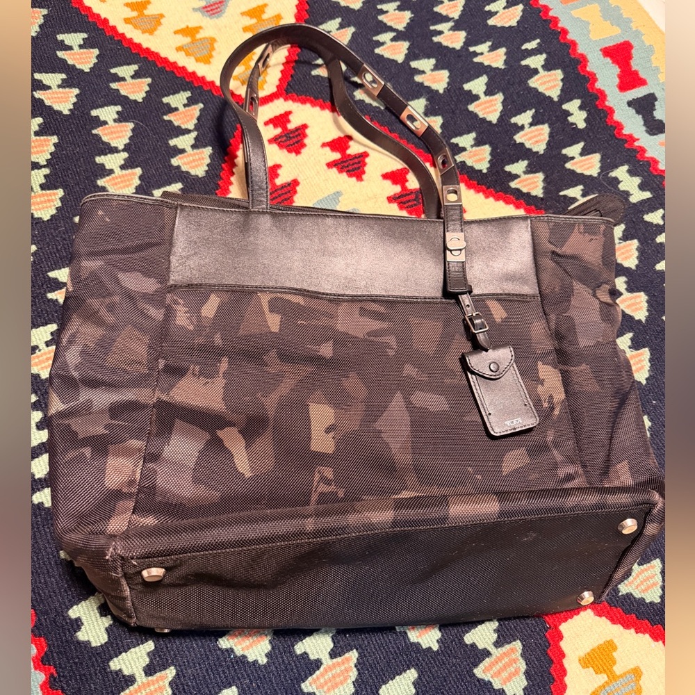 Tumi Larkin Nora Tote in camouflage print